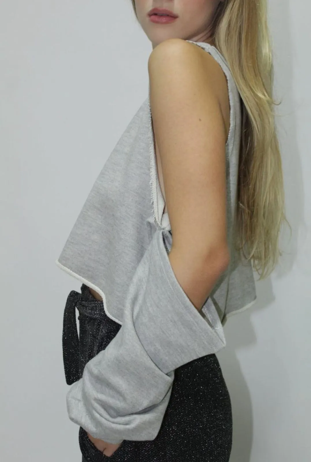 Blusa Cropped Mangas Recortadas 1011. 1/F)